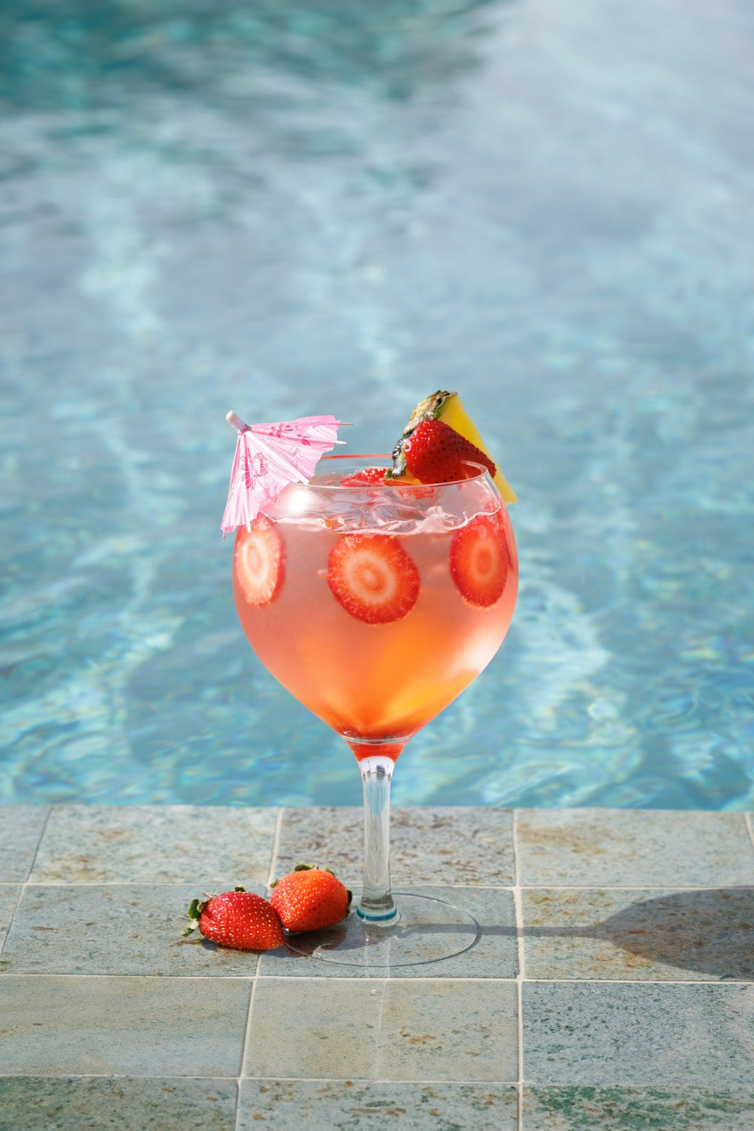 Poolside Bar Setup: A Gulf Villa Host's Practical Guide