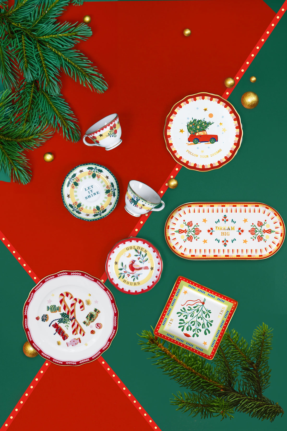 Mamma Mia Xmas porcelain plates and espresso cups with holiday motifs on red-green backdrop by Amprio Milano