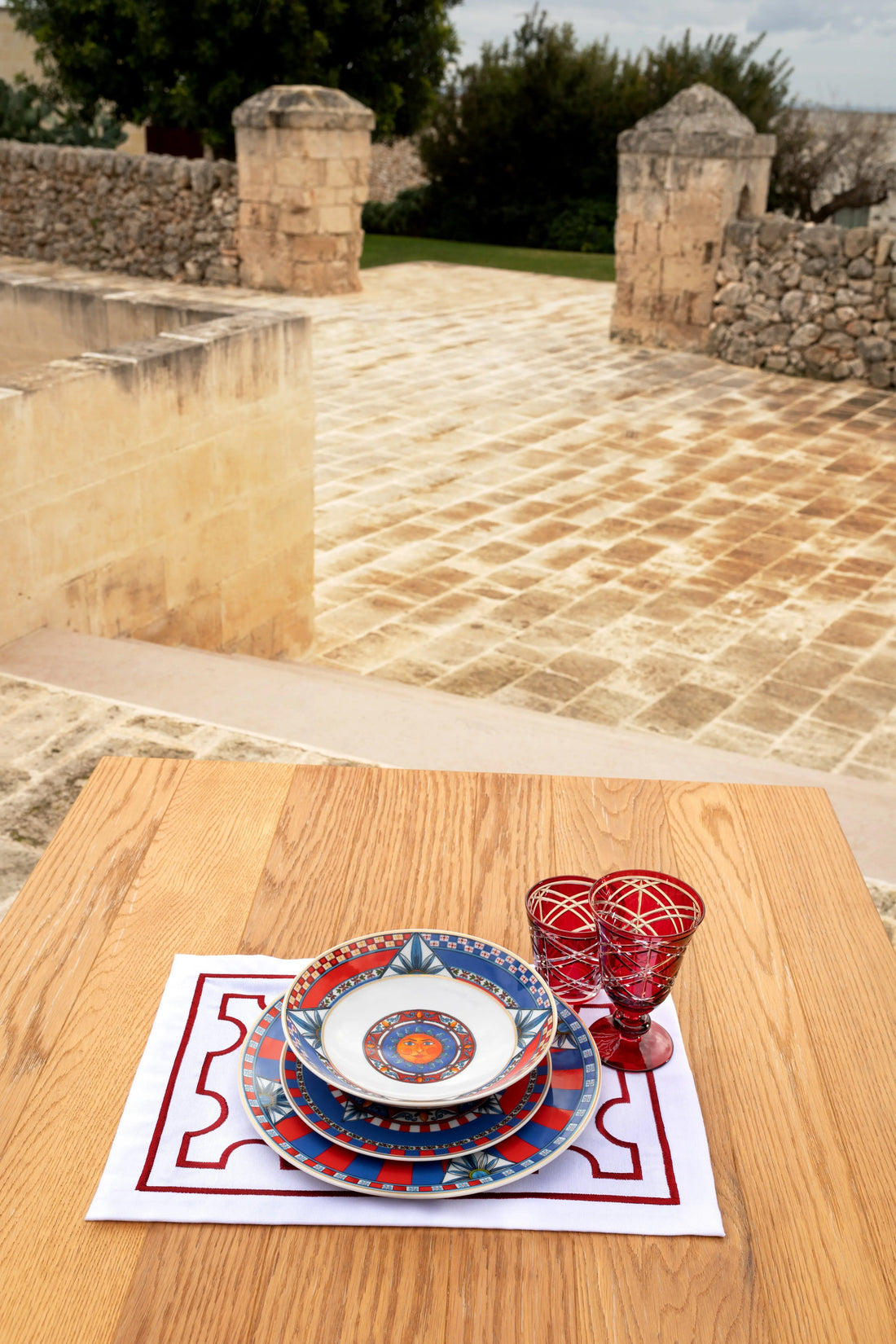 Matte-Melamine-Beats-Porcelain-on-Dubai-Terraces Amprio Milano