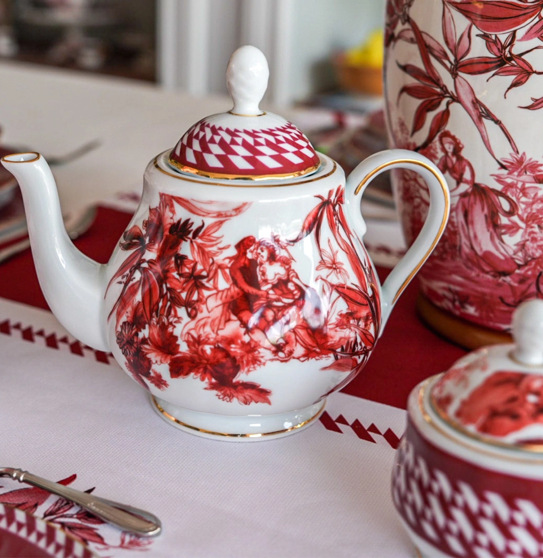 44 Pieces Dinner & Tea Set for 6 — Le Rouge