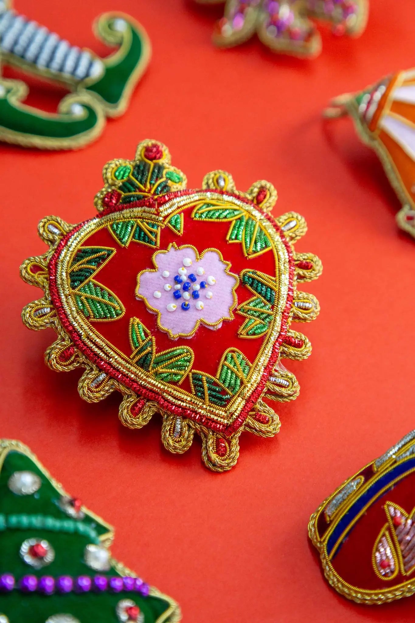 Fabric Hand Embroidery Ornaments Heart 1 – IL Natale del Re – Amprio Milano