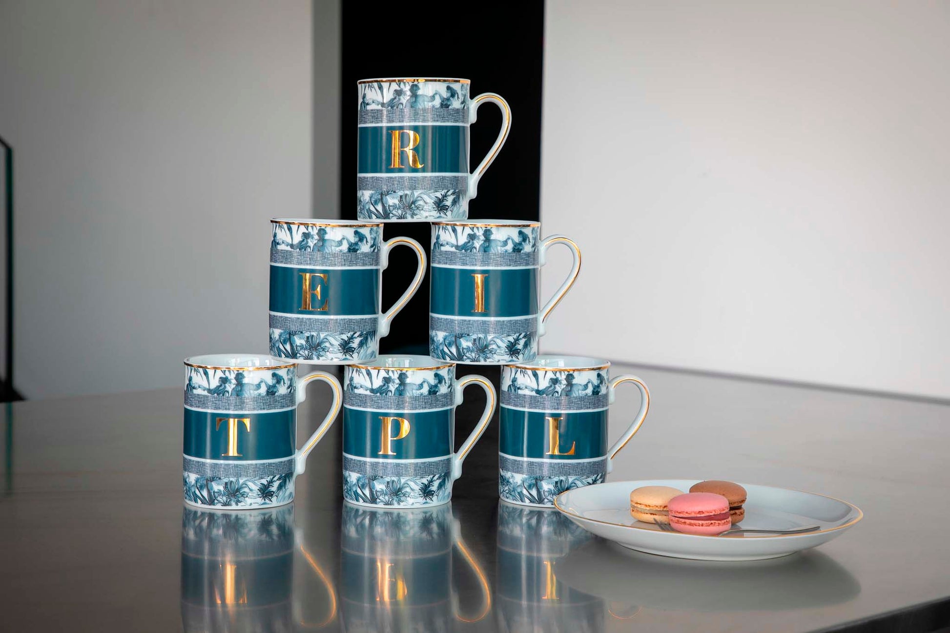 Mug Letter E – Alphabet – Amprio Milano