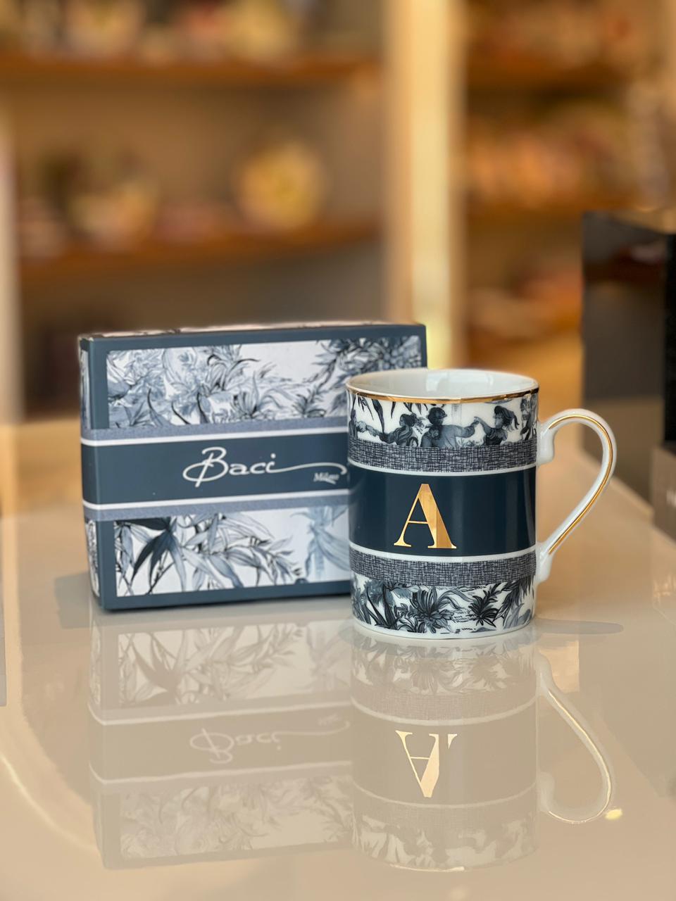 Mug Letter V – Alphabet Amprio Milano